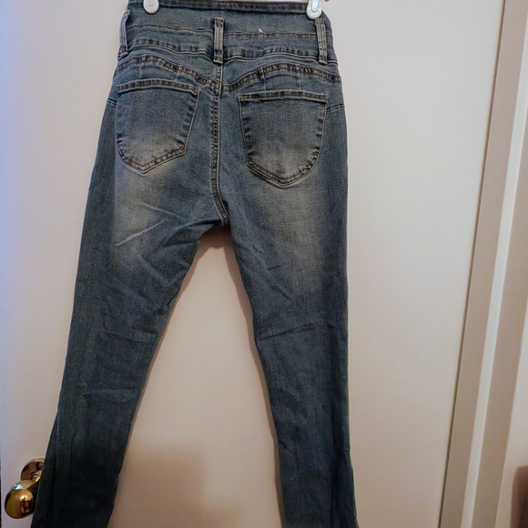 Stylish High Rise Distressed Denim Jeans - Picture 5 of 5